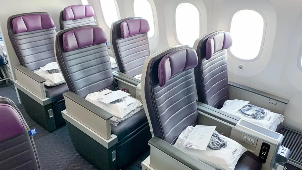 United 787-10 Premium Plus cabin