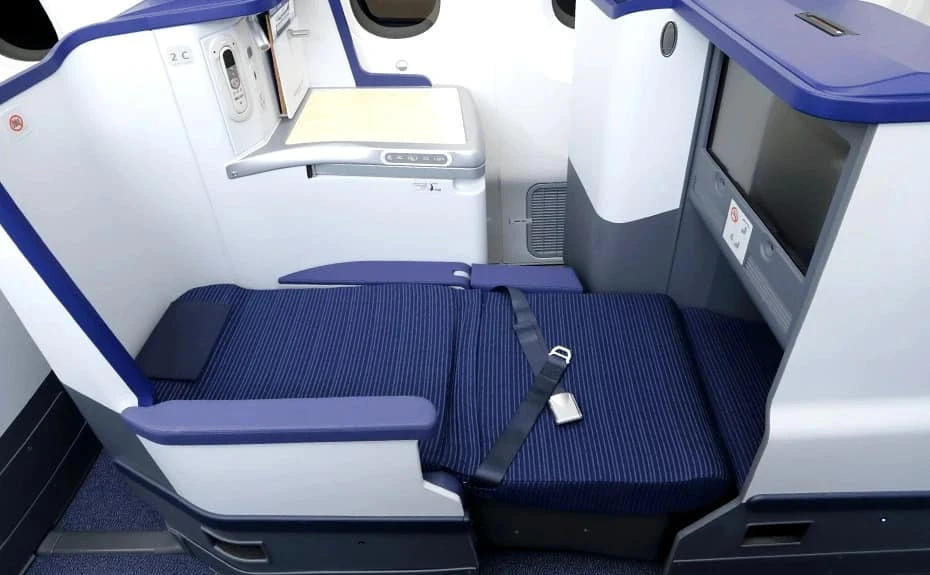 ANA BUSINESS STAGGERED in bed mode, with the footwell beneath the monitor