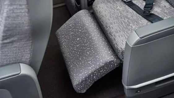 ANA777-300ERプレエコのレッグレスト