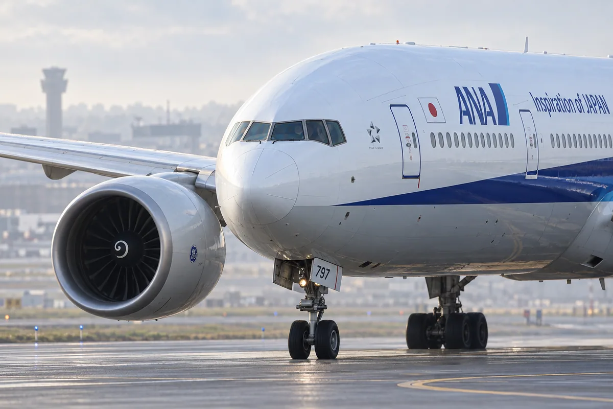 ANA（全日本空輸）のBoeing 777-300ERを題材にしたAIイメージ。実際の搭乗写真ではありません。