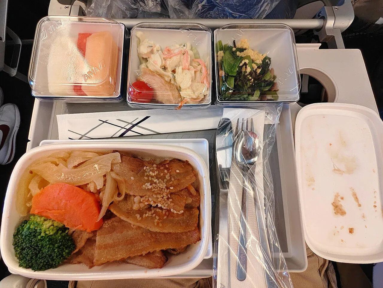 ANA economy-class meal on Beijing–Haneda in 2025
