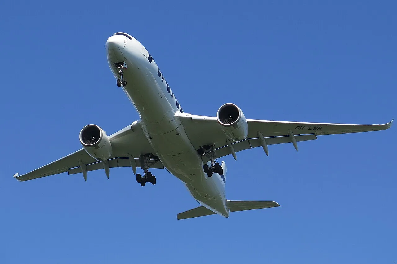 ヘルシンキへ着陸するフィンエアーA350-900