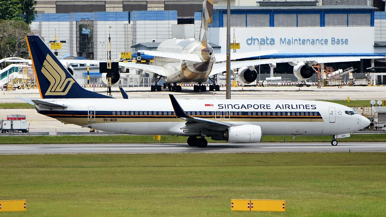 Singapore Airlines 737-800 aircraft