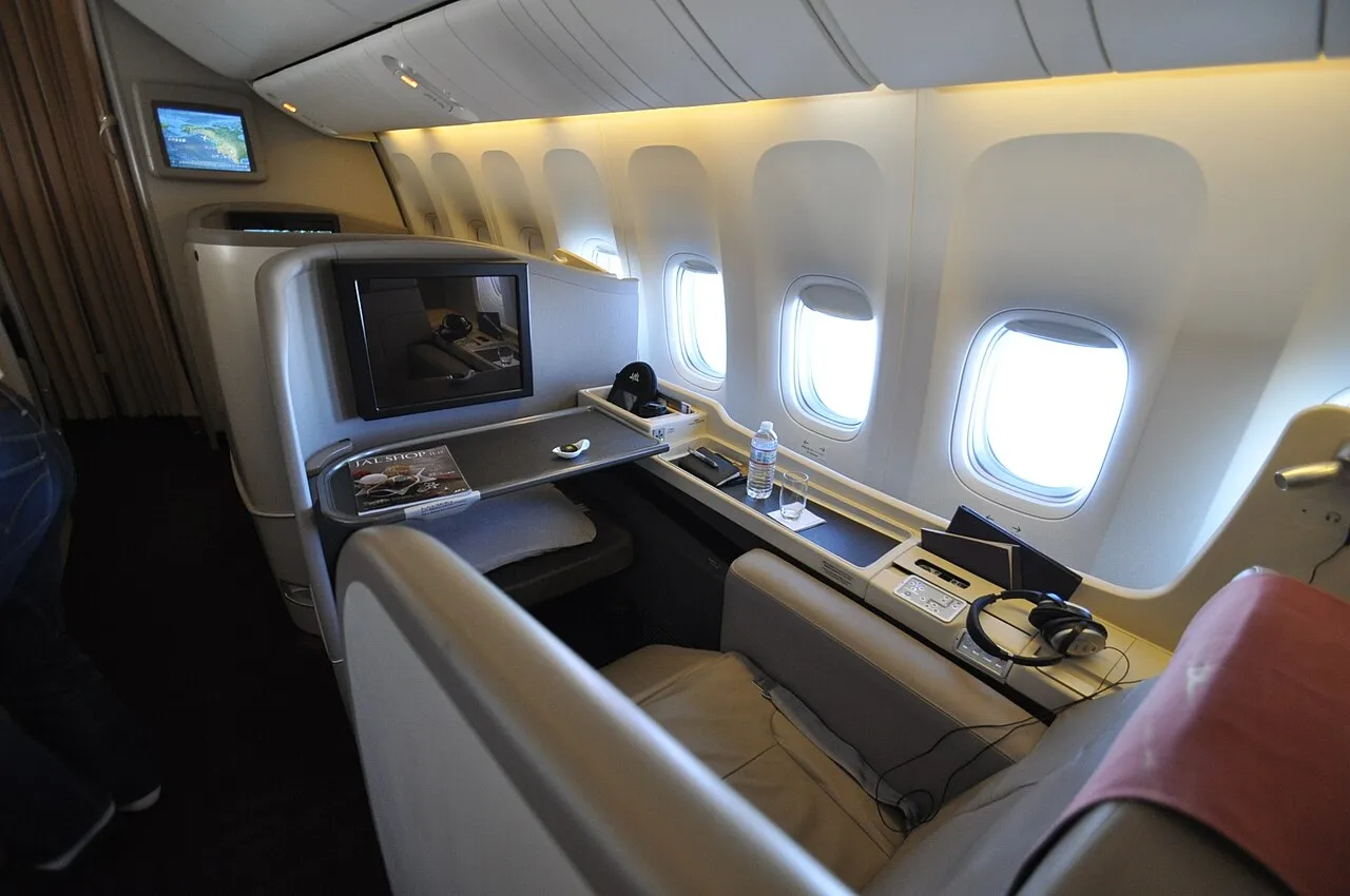 JAL 777-300ERのJAL SUITEと座席まわり