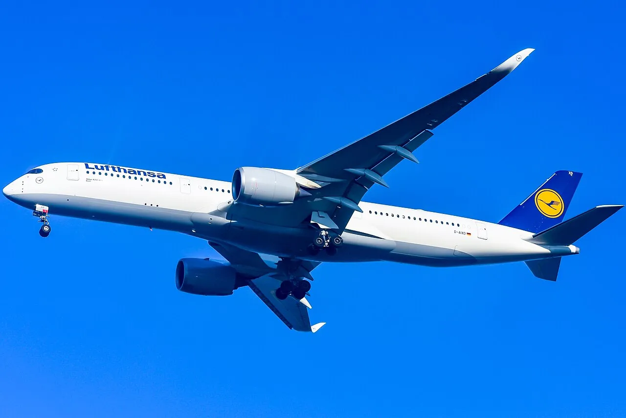 Lufthansa A350-900 landing in Boston