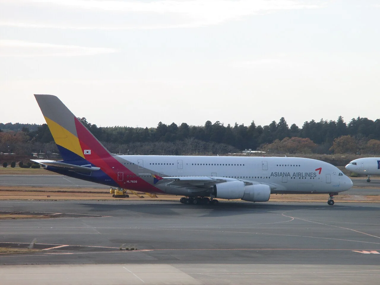 成田を走行するアシアナ航空A380
