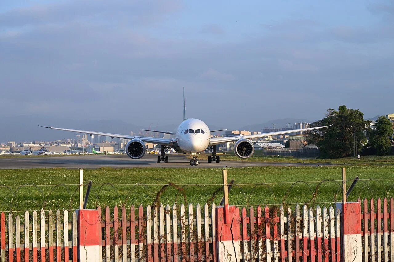 正面から見たエバー航空787-10