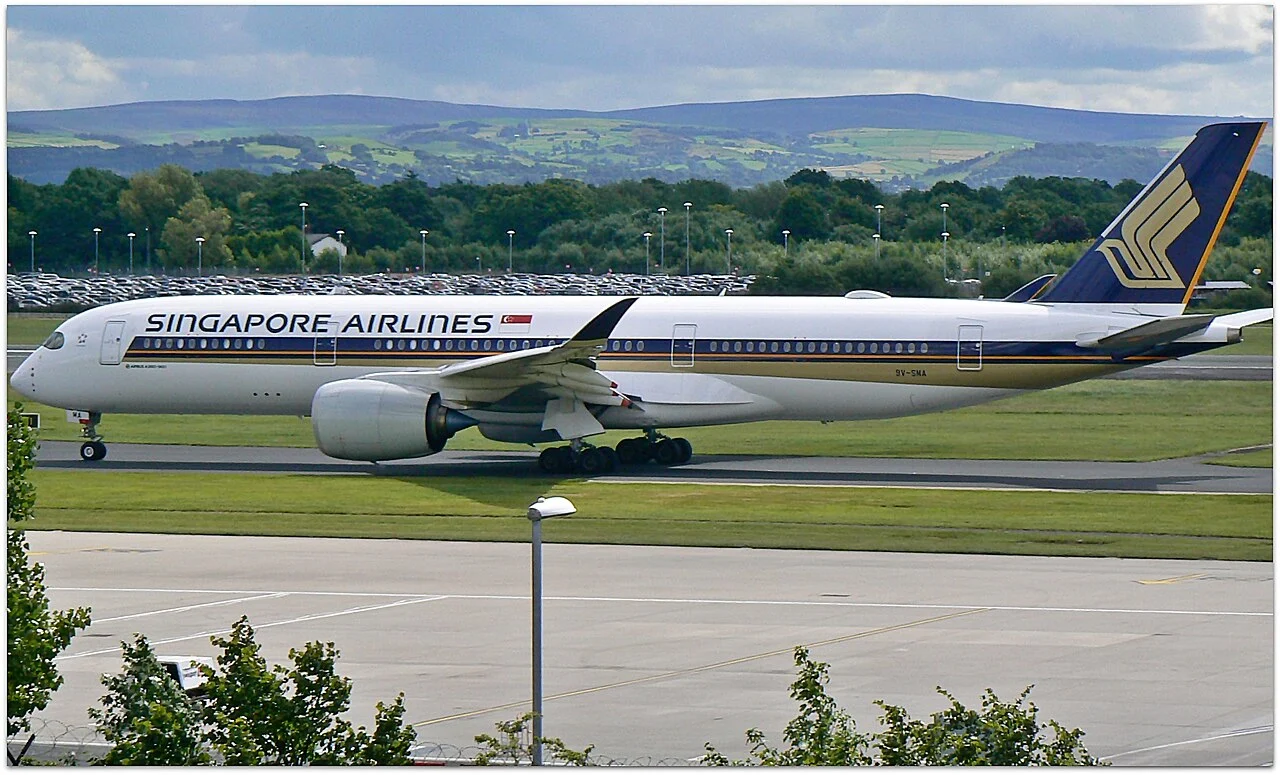 Singapore Airlines A350-900 (9V-SMA) @ MAN, July 2017