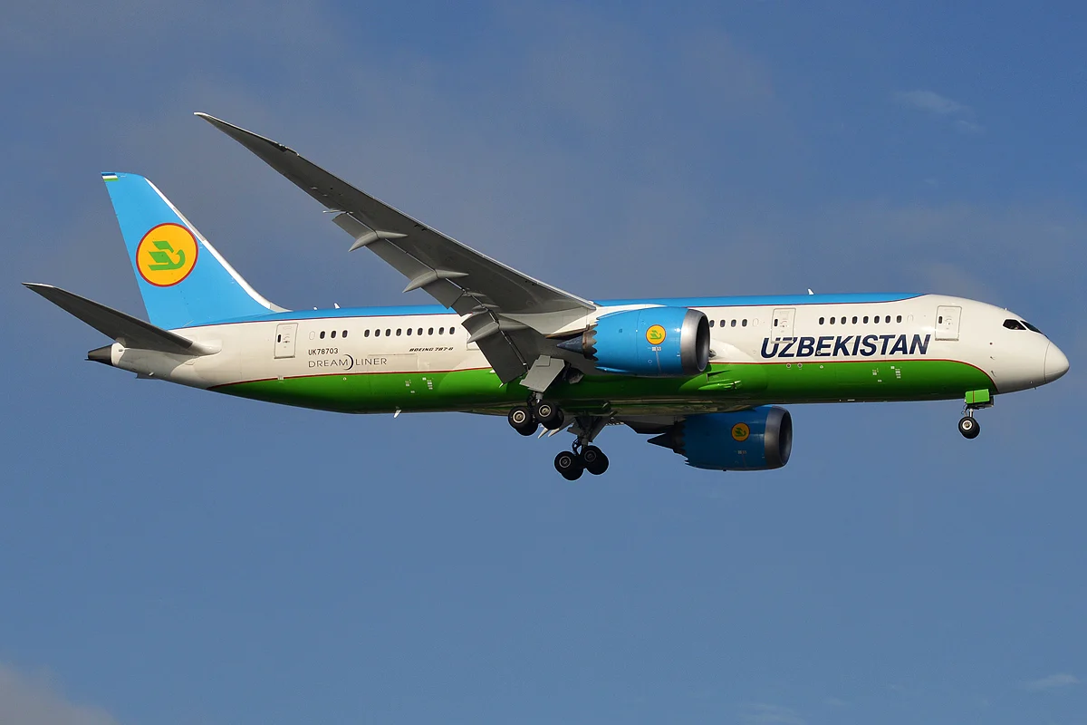 ウズベキスタン航空の787-8
