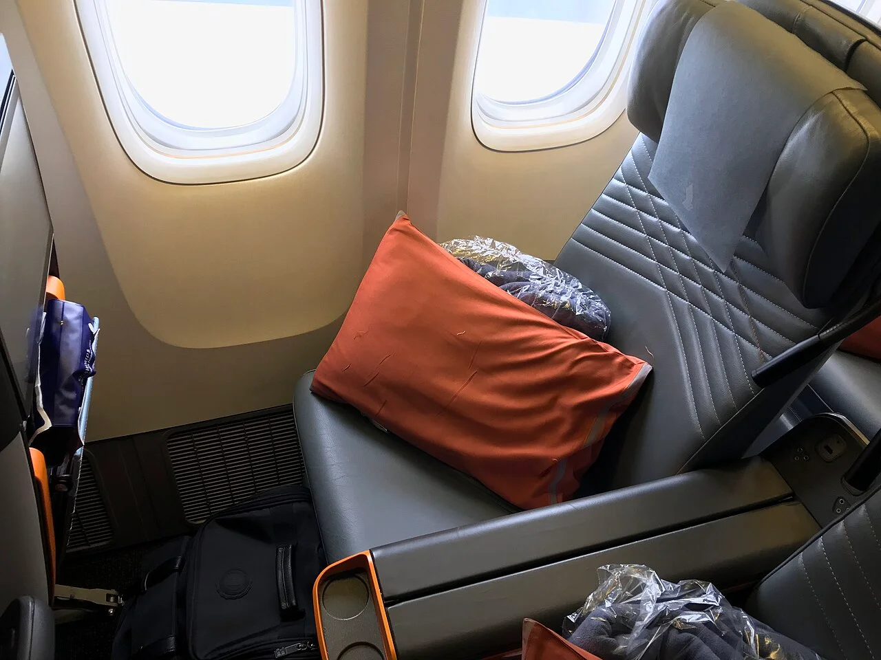 シンガポール航空777-300ERのプレミアムエコノミー32K
