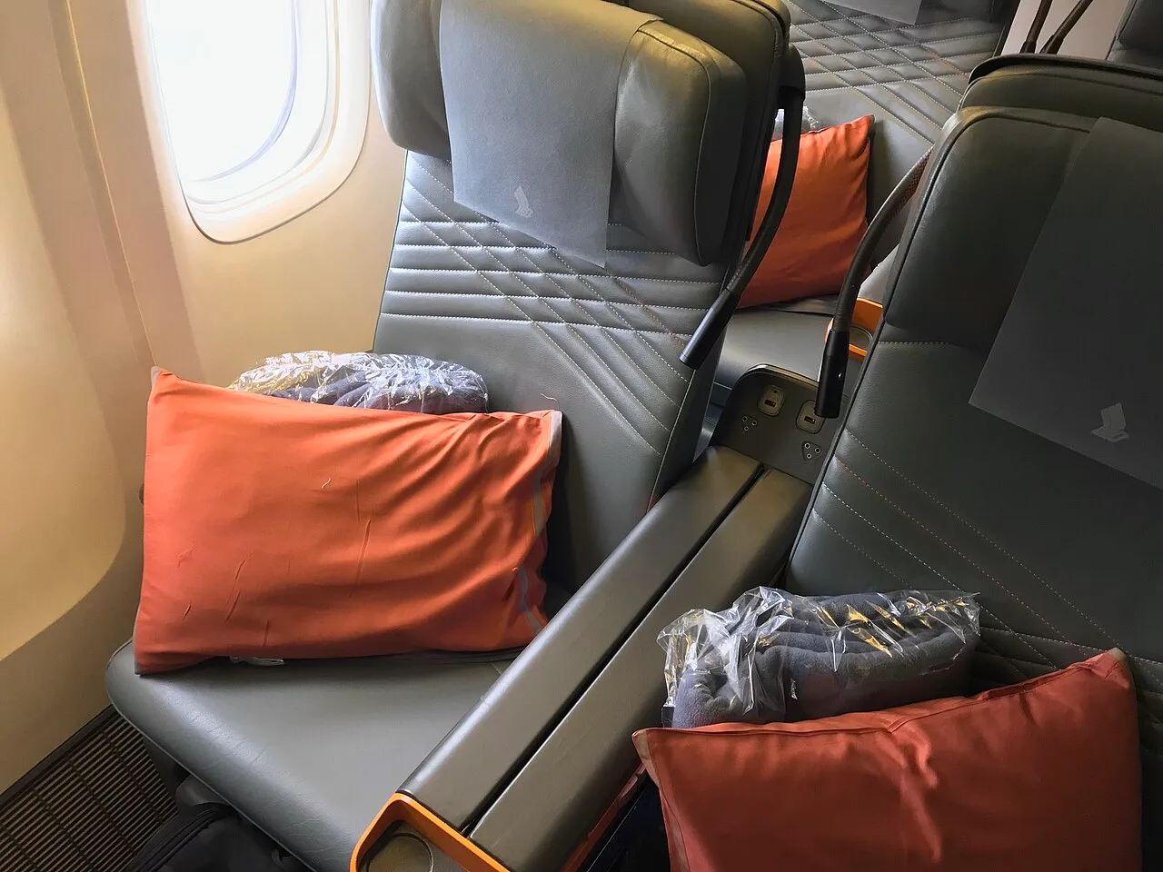 シンガポール航空777-300ERのプレミアムエコノミー座席