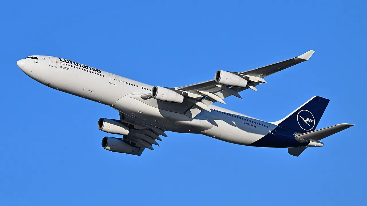 Lufthansa Airbus A340-300