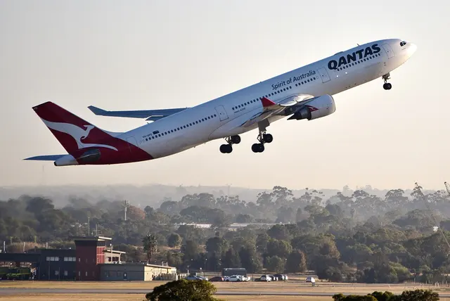 Qantas Airbus A330-300の機体参考写真