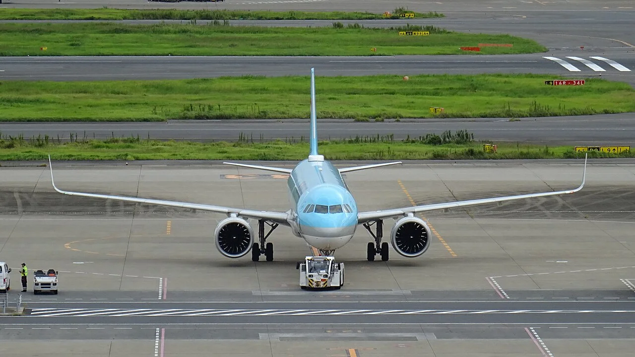 Korean Air Airbus A321neo; illustrative aircraft photograph