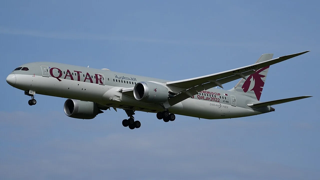 Qatar Airways Boeing 787-9; related aircraft photograph