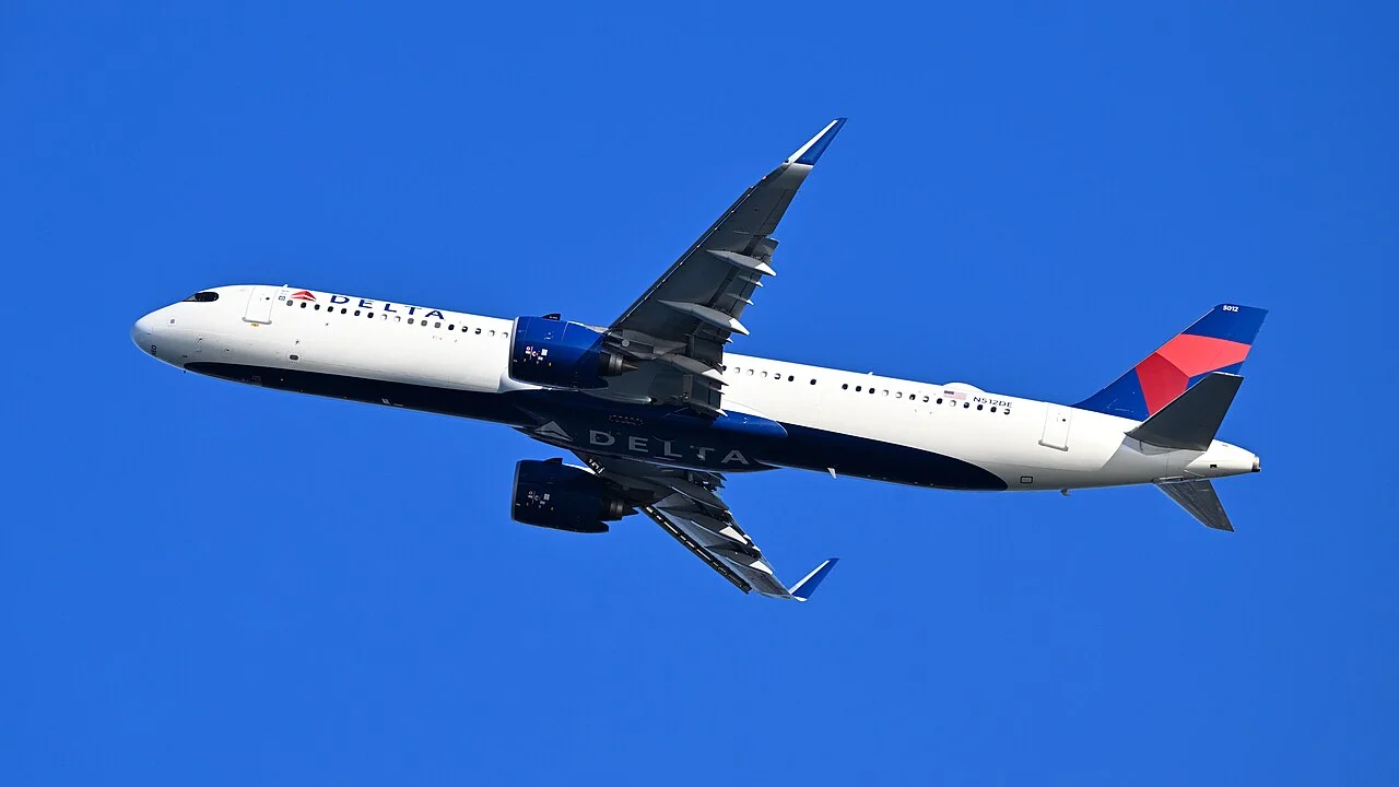 Delta Air Lines Airbus A321neo; related aircraft photograph