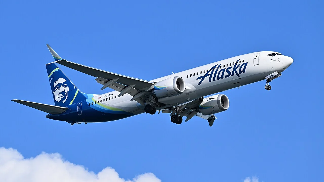 Alaska Airlines Boeing 737 MAX 9; related aircraft photograph
