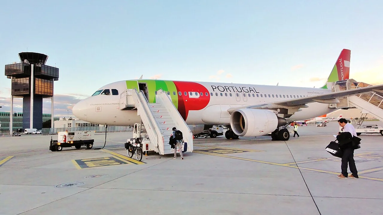 TAP Air Portugal Airbus A320-200; related aircraft photograph