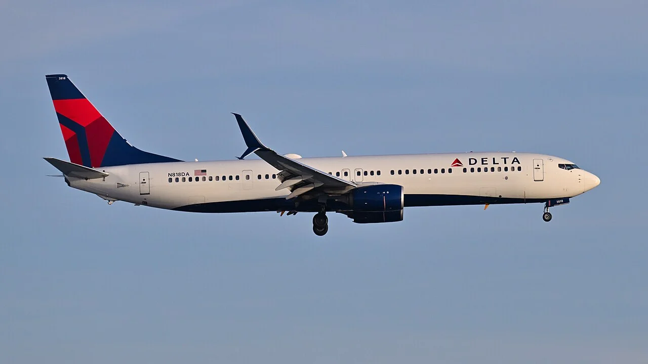 Delta Air Lines Boeing 737-900ER; related aircraft photograph