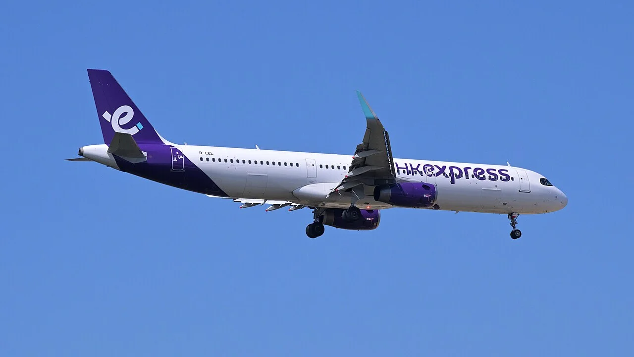 HK Express Airbus A321-200; related aircraft photograph