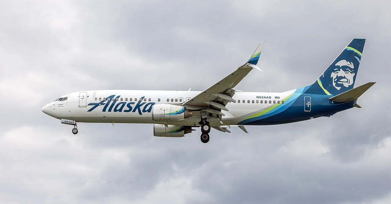 Alaska Airlines Boeing 737-800; related aircraft photograph