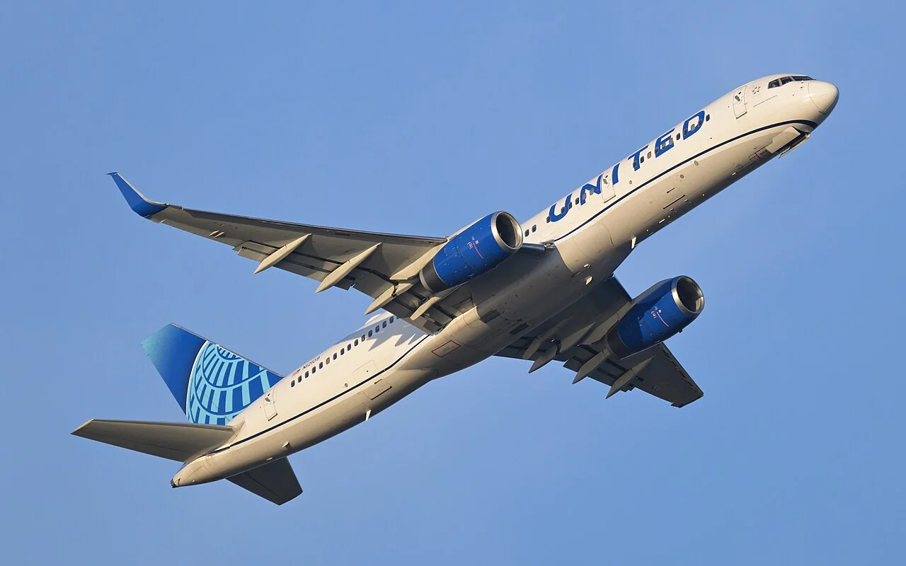 United Airlines Boeing 757-200; related aircraft photograph