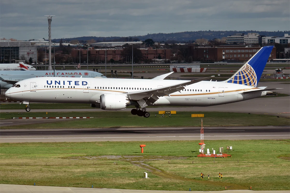 United Airlines Boeing 787-9; related aircraft photograph