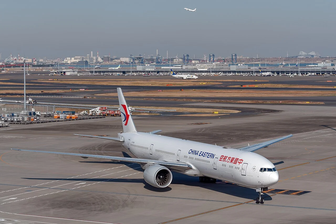 中国東方航空のBoeing 777-300ER（関連する機体の写真）
