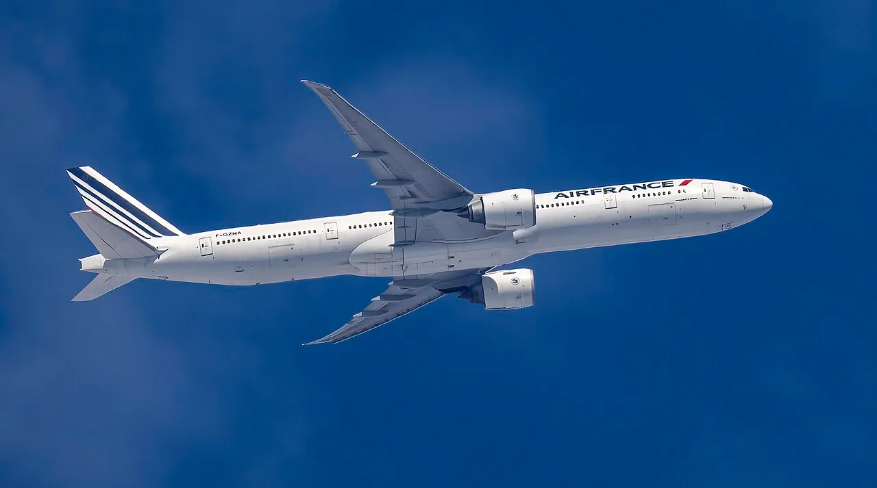 Air France Boeing 777-300ER; related aircraft photograph