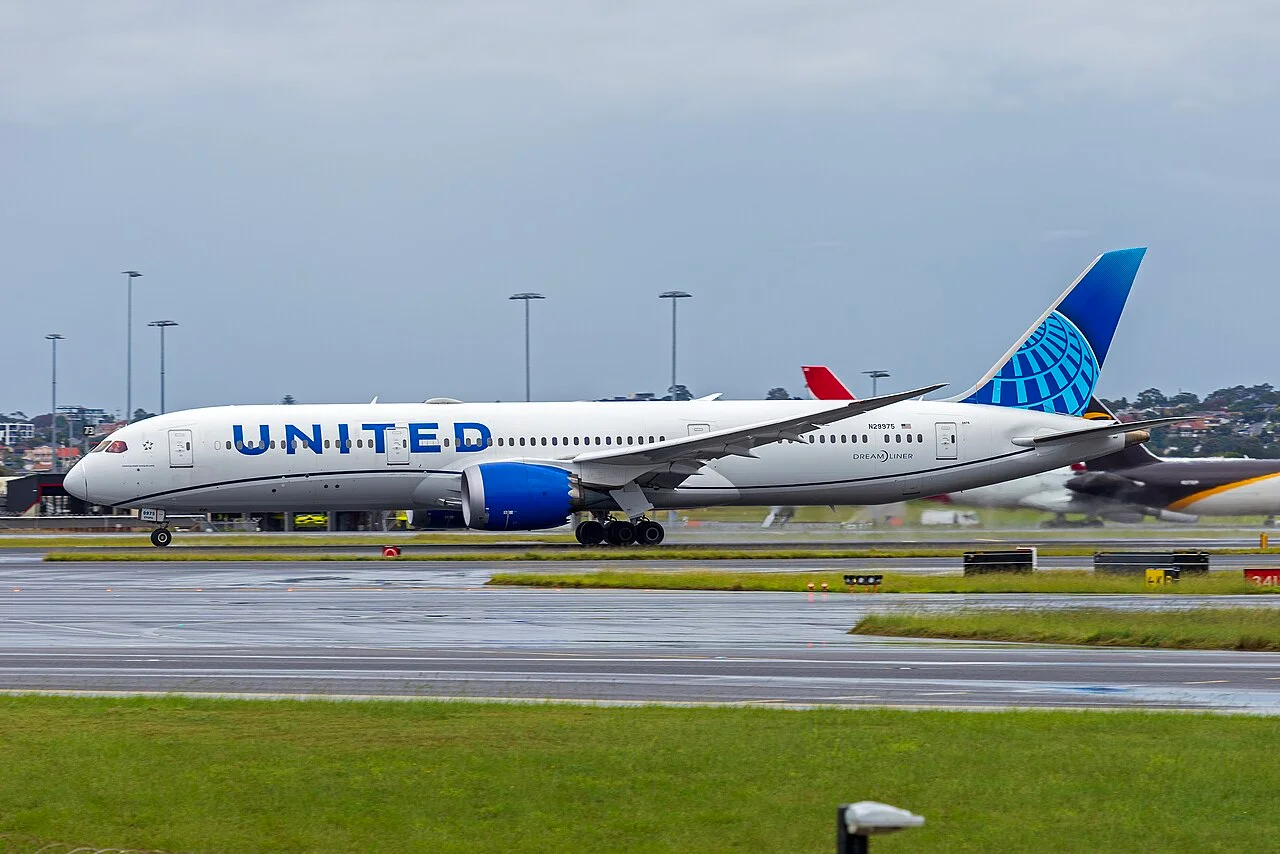 United Airlines Boeing 787-9; related aircraft photograph