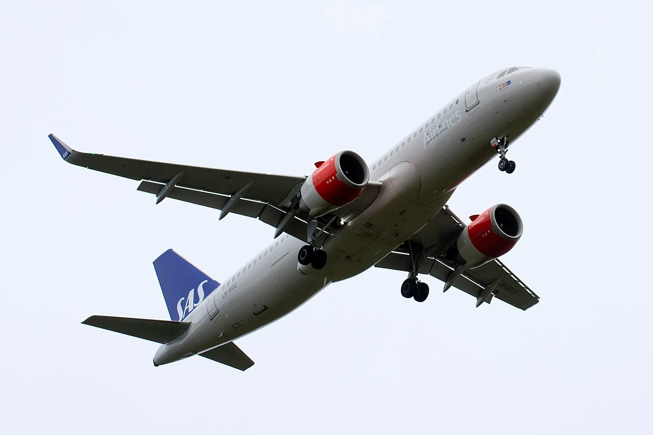Scandinavian Airlines Airbus A320neo; related aircraft photograph