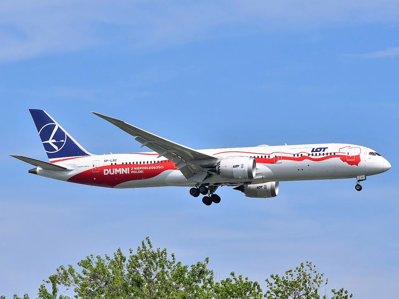LOT Polish Airlines Boeing 787-9; related aircraft photograph