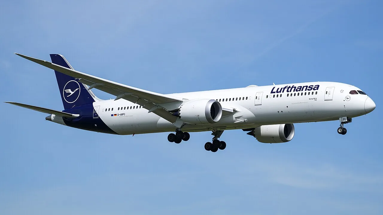 Lufthansa Boeing 787-9 at Frankfurt