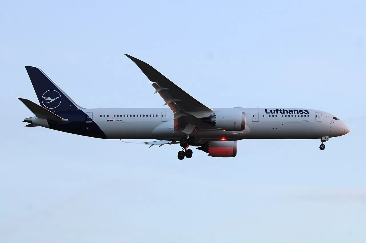 Lufthansa Boeing 787-9の機体参考写真