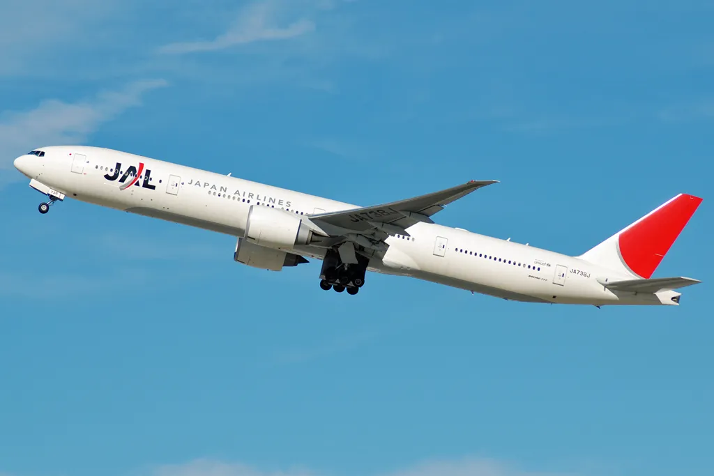 Japan Airlines Boeing 777-300ERの機体参考写真