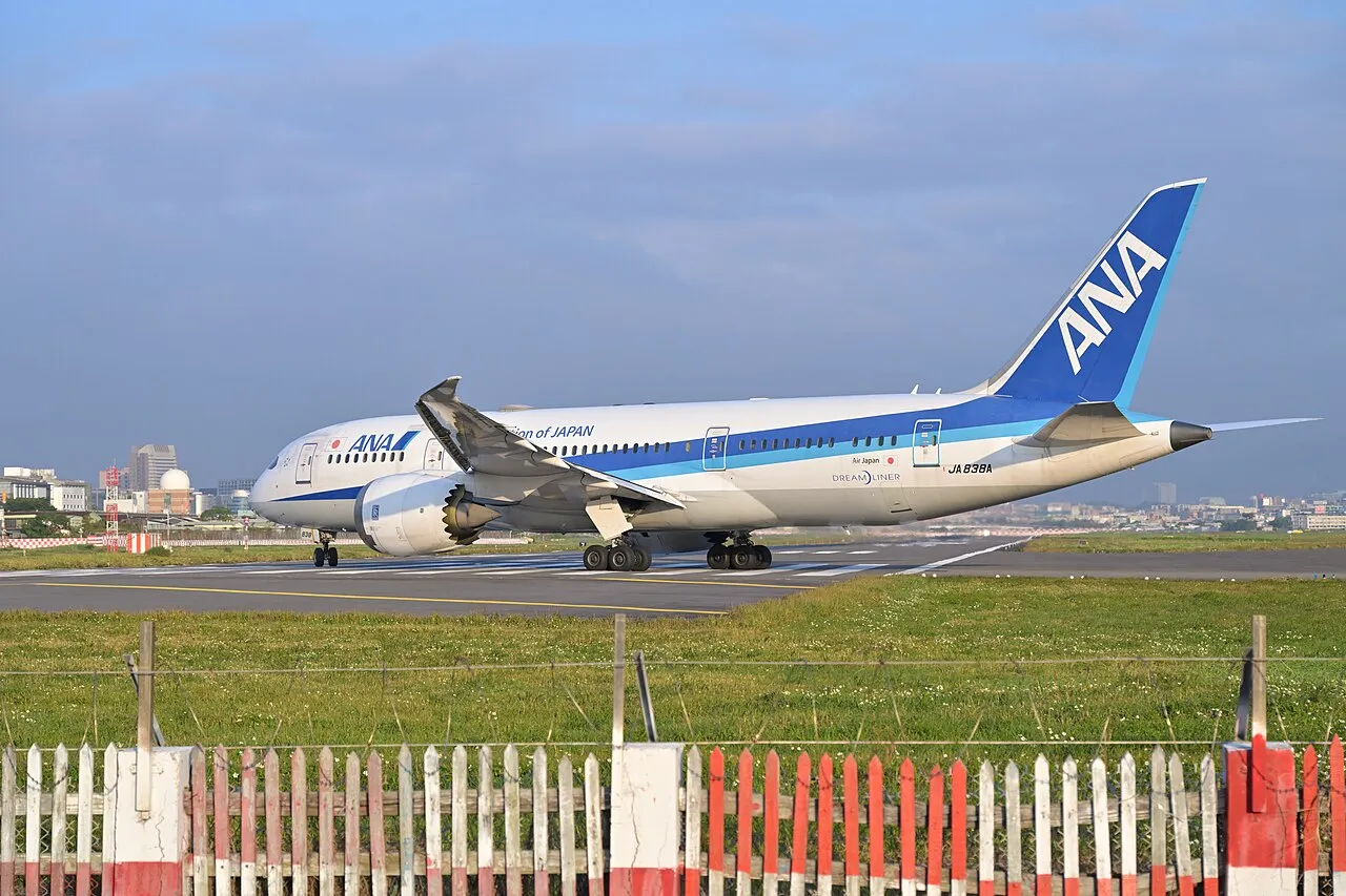 ANA Boeing 787-8の機体参考写真