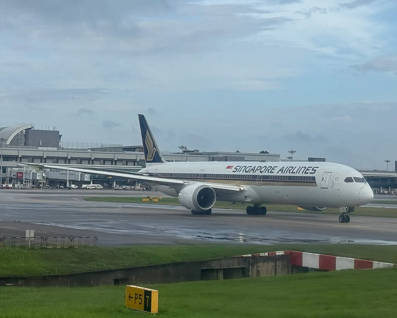 Singapore Airlines Boeing 787-10