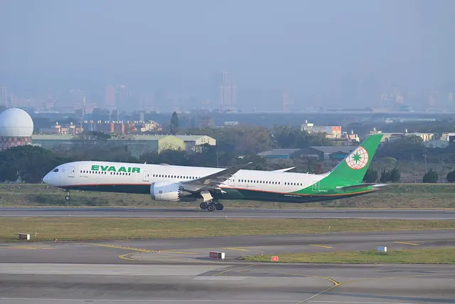 エバー航空787-10の機体参考写真