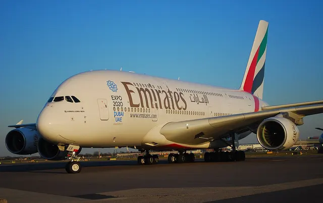 エミレーツA380の機体参考写真