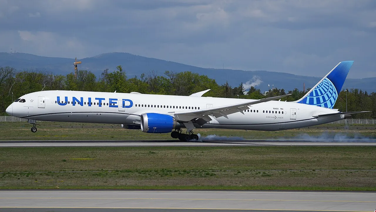United Airlines Boeing 787-10の機体参考写真