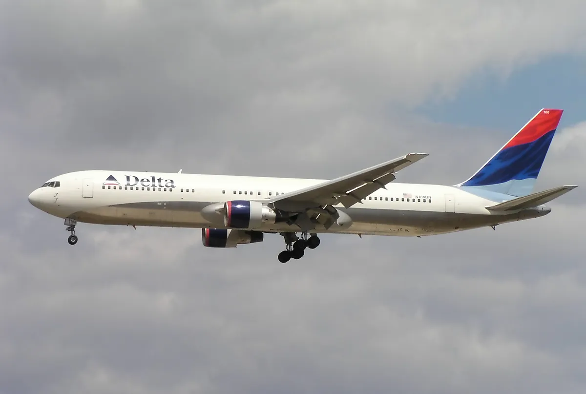 Delta Air Lines Boeing 767-300ERの機体参考写真