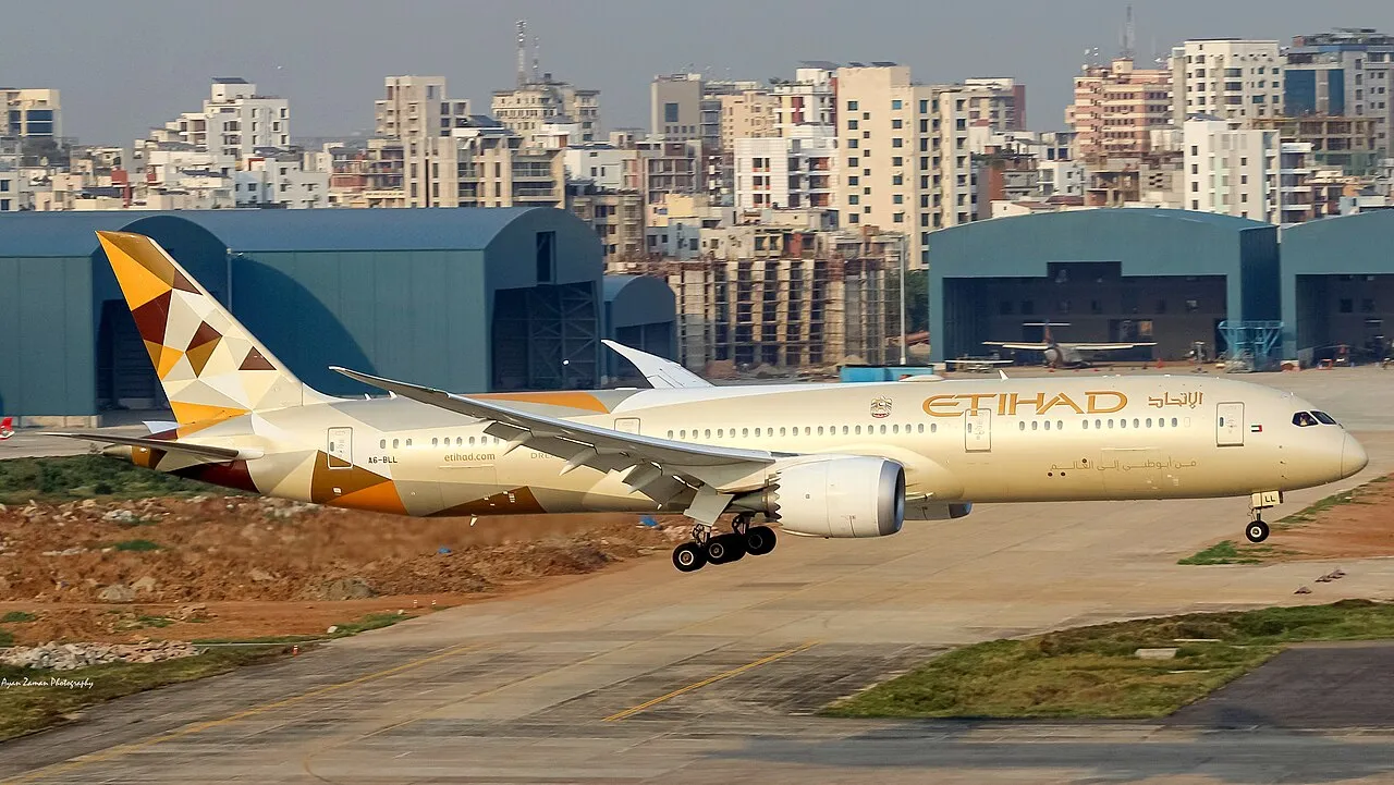 Etihad Boeing 787-9 A6-BLLの機体参考写真