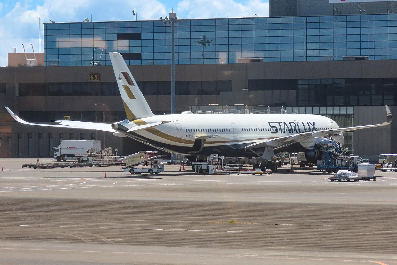 STARLUX Airbus A350-900の機体参考写真
