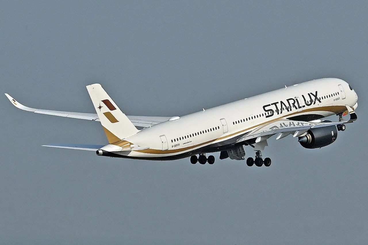 STARLUX Airbus A350-900の機体参考写真