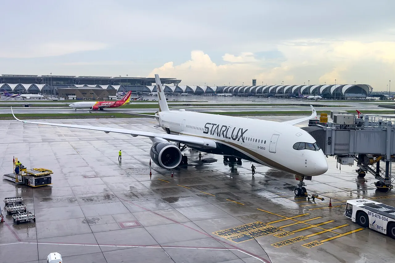 STARLUX Airbus A350-900