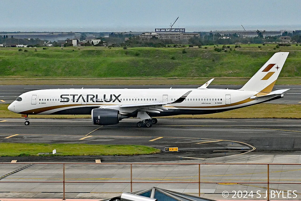 STARLUX Airbus A350-900