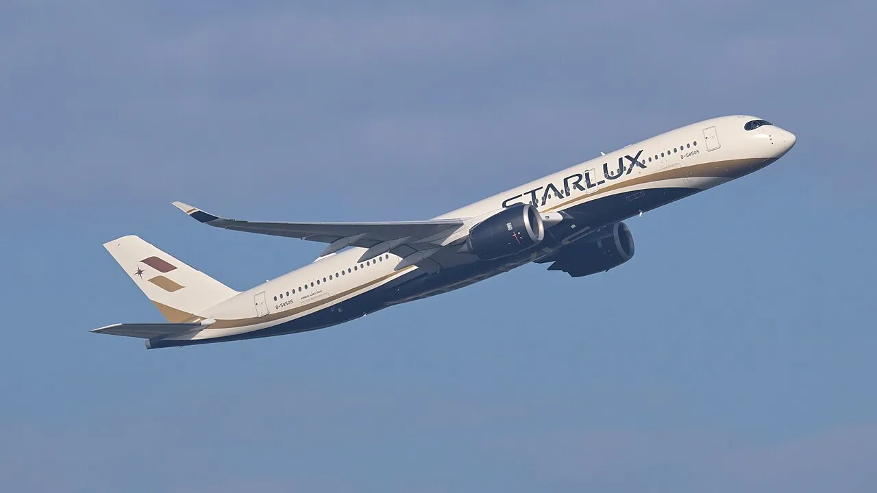 STARLUX Airbus A350-900