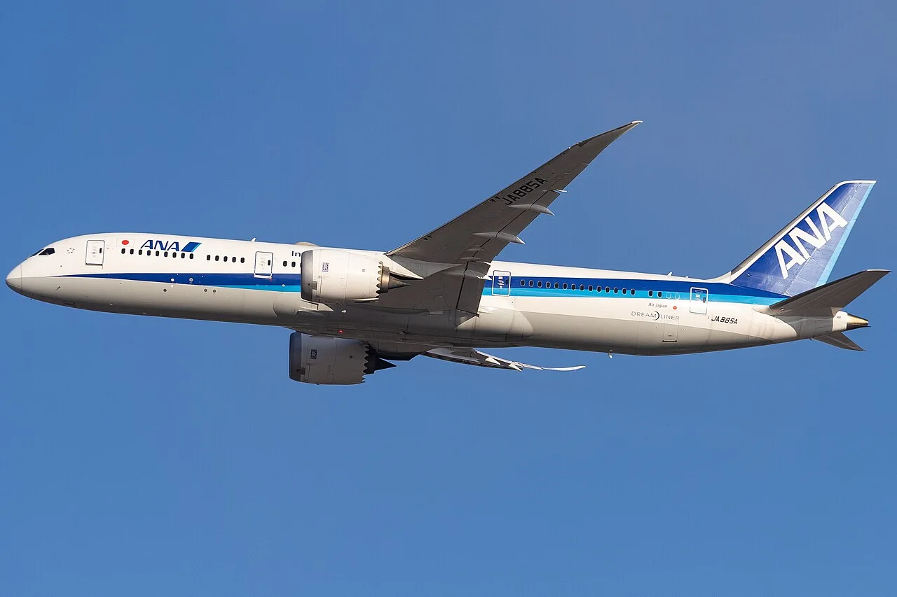ANA 787-9の参考機体写真。原記事の機材は未確認