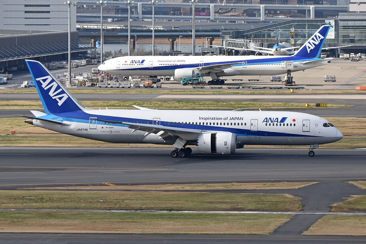 ANA Boeing 787-8の参考機体写真