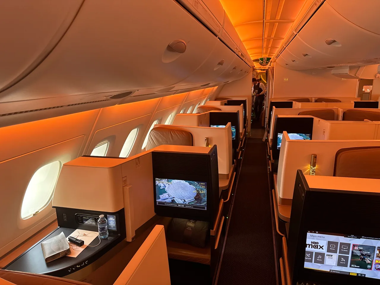 Etihad Business Studioの原記事の実搭乗写真